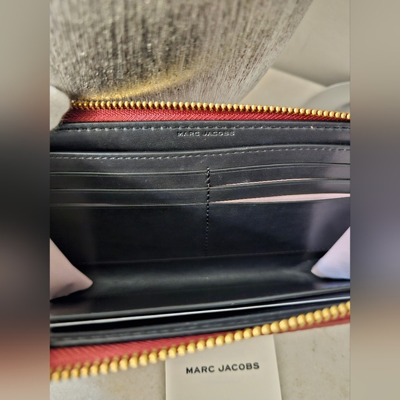 NWT, Marc Jacobs Wrislet Savvy Red